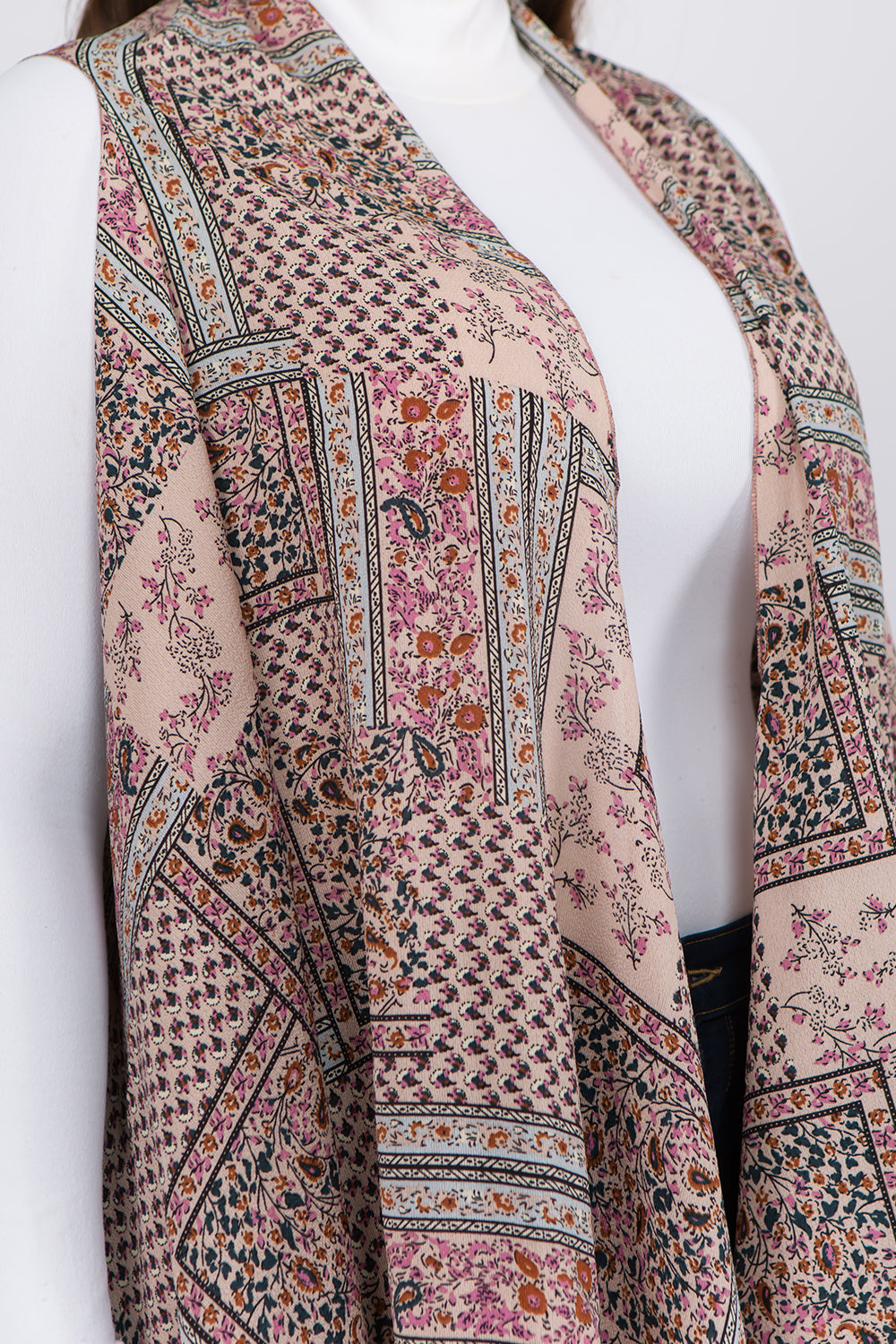 VP-91B3P geometric floral tile design vest plus size