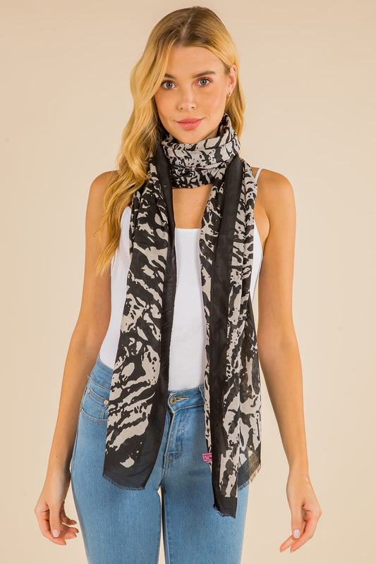 GPO-4118 black and white animal design scarf